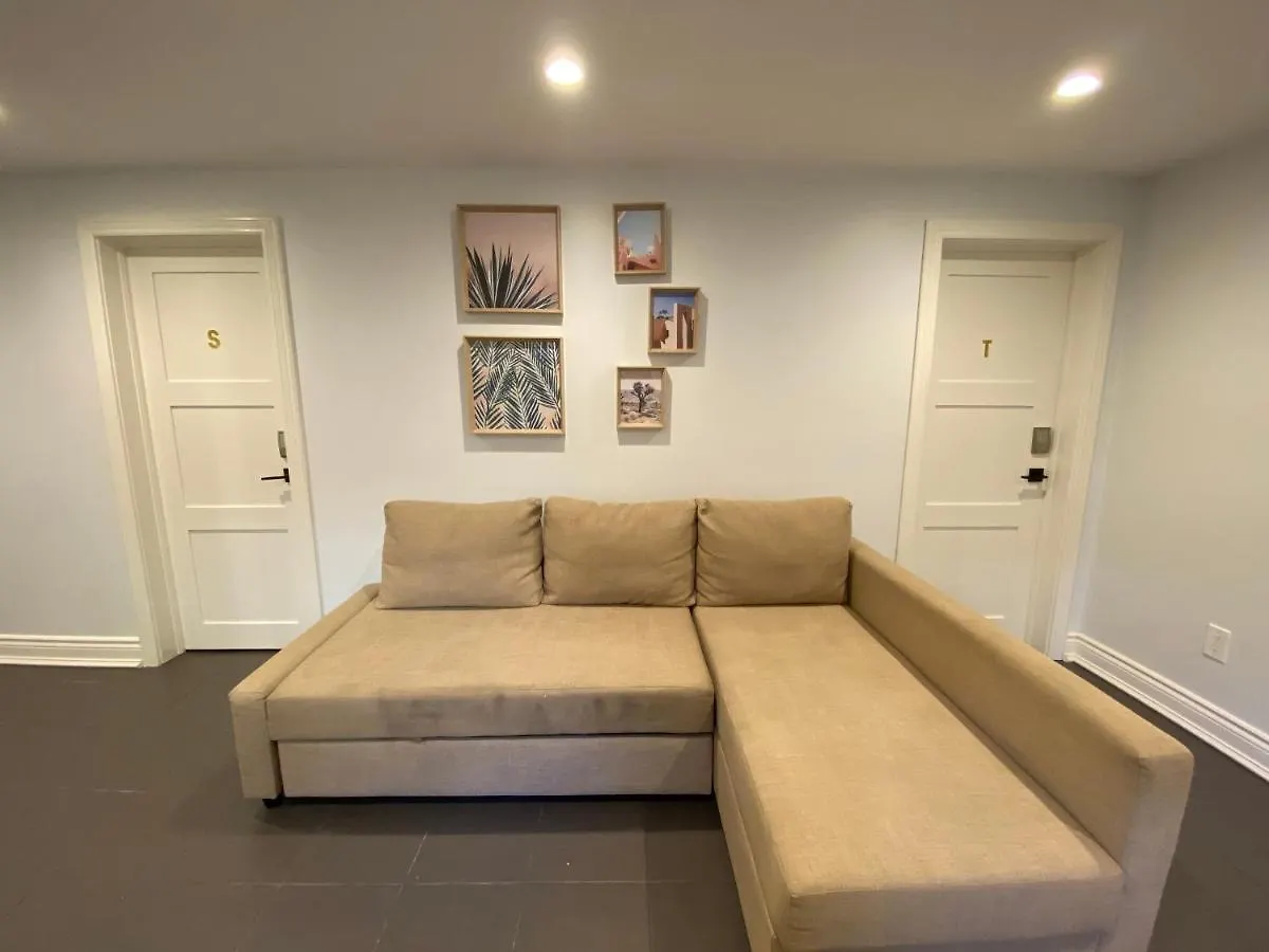 Yonge And Finch Subway !R Spacious & Stylish Prvt Bdr With Shared Bathroom Toronto Homestay
