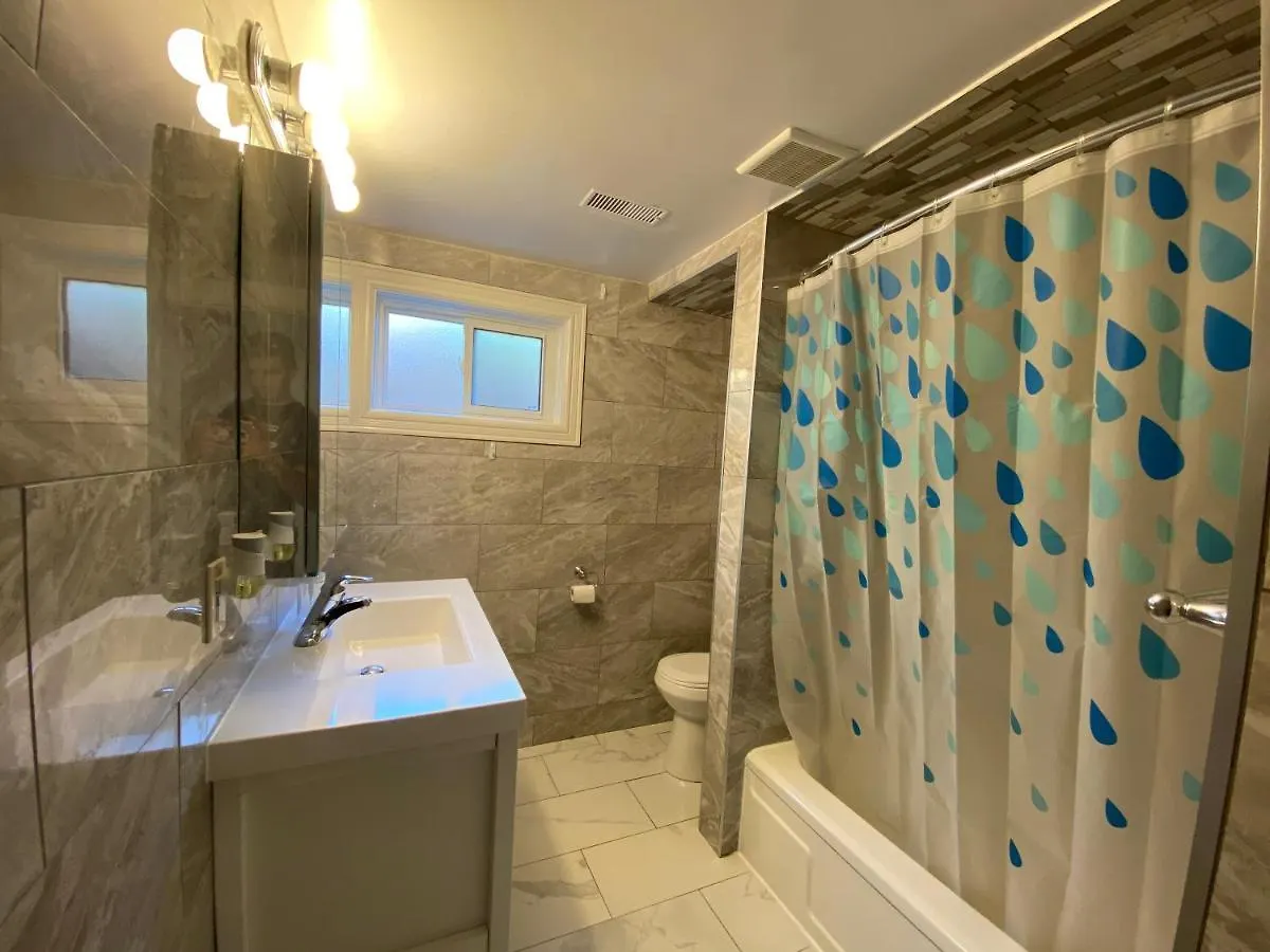 Yonge And Finch Subway !R Spacious & Stylish Prvt Bdr With Shared Bathroom Toronto