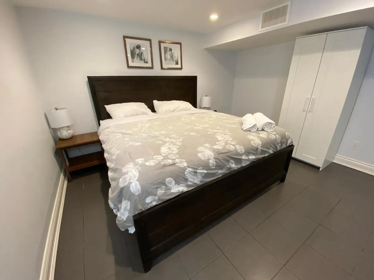 Yonge And Finch Subway !R Spacious & Stylish Prvt Bdr With Shared Bathroom Toronto 0*,